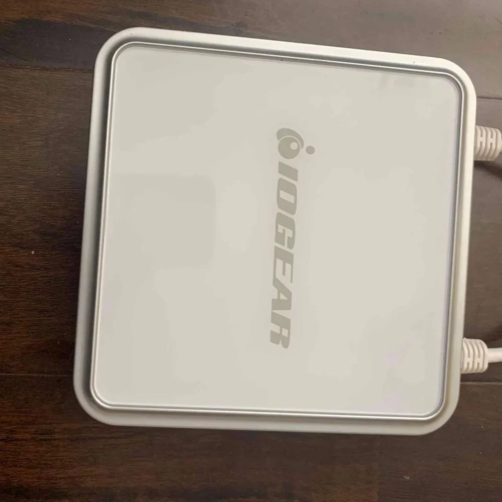 ***Open Box*** 4 Port VGA USB Switch with Audio and Cables
